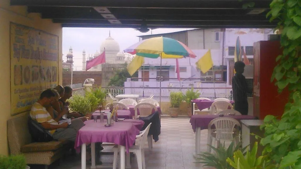 Hotel Sai Palace Walking Distance From Taj Mahal--View Of Taj Mahal Agra  Indie